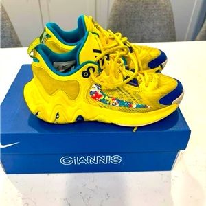 Nike Giannis basketball shoe